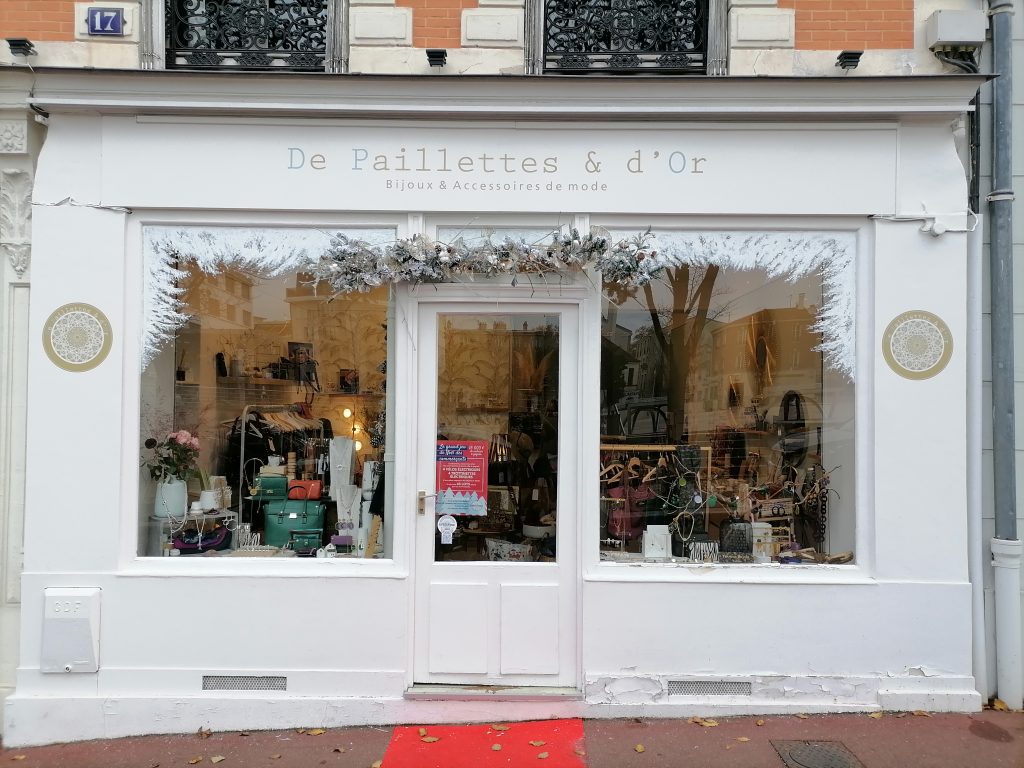 Dessin sur une vitrine de magasin