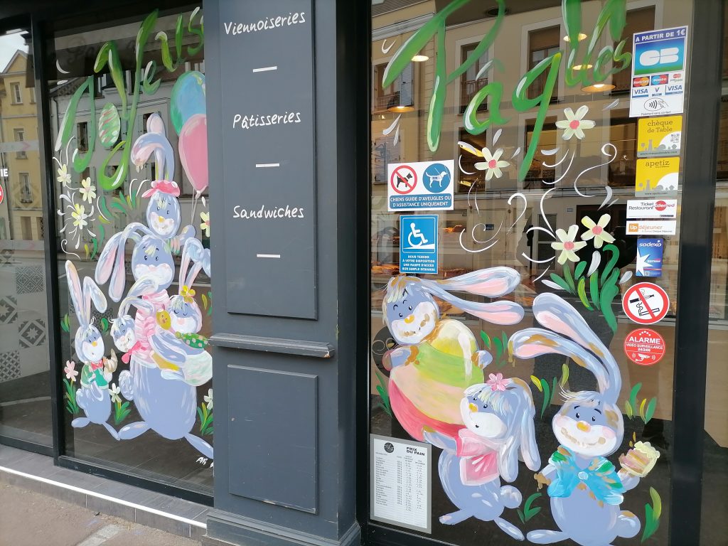 décoration de vitrine a la main